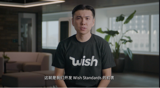 穿黑色衣服的人在房间里
中度可信度描述已自动生成