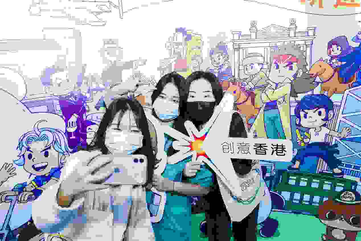 图片包含 人, 室内, 照片, 女人描述已自动生成