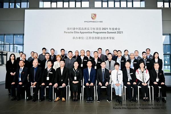 学汽修去哪里学，学汽修就到上海博世汽修学校大品牌获2021保时捷品质实习生项目创新实践奖！