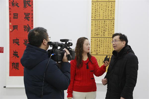 第四届米芾杯优秀书法指导老师黄立为网上观众作导览.jpg