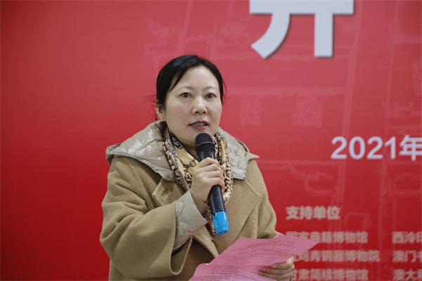 镇江市文化广电和旅游局局长周文娟主持开幕式.jpg