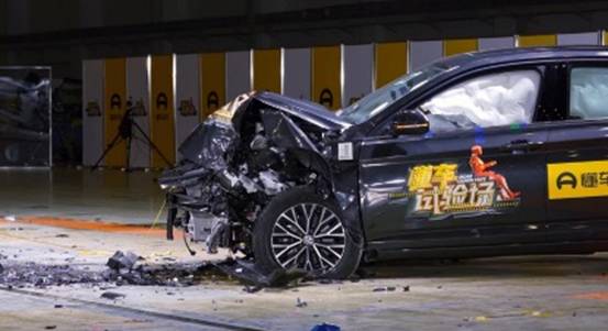 汽车对比测评靠撞？粉丝表示绝不买账！