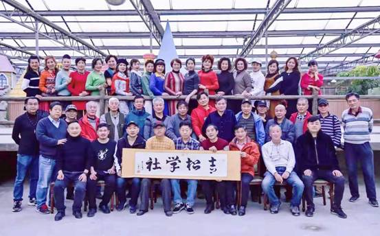 青松学社：炫抖音不仅仅是年轻人的专利