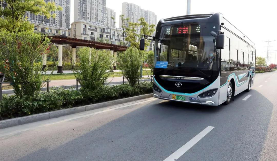 苏州金龙蔚蓝定制公交成苏城90后“新宠”