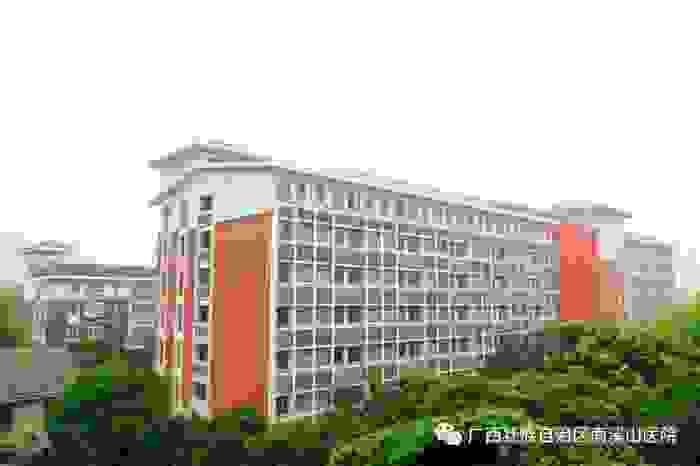 广西壮族自治区南溪山医院新住院大楼 8 号楼落成