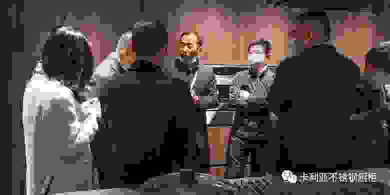 上海建博会 | 中国对外贸易中心（集团）副总裁徐兵一行莅临参观卡利亚不锈钢橱柜