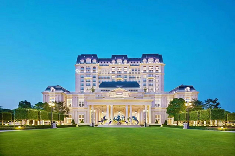 厦门特房波特曼七星湾酒店联袂厦门千寻婚礼顾问 打造法式“曼禧·Whisper”婚礼秀