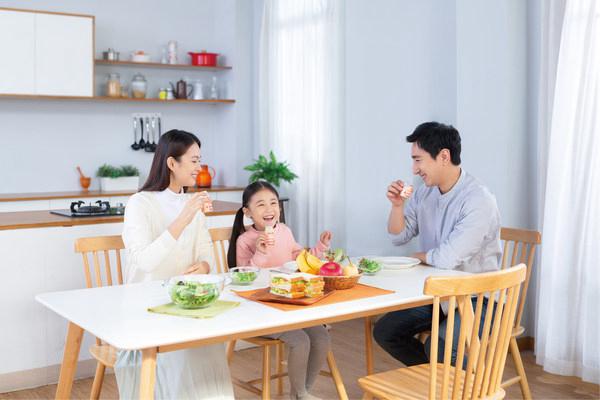 养乐多在青海省西宁市开始销售，普及市场进一步扩大