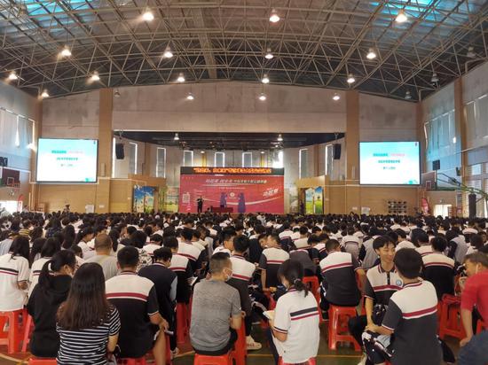 "动起来 向未来"考前公益讲座举办 太阳神为学子鼓劲