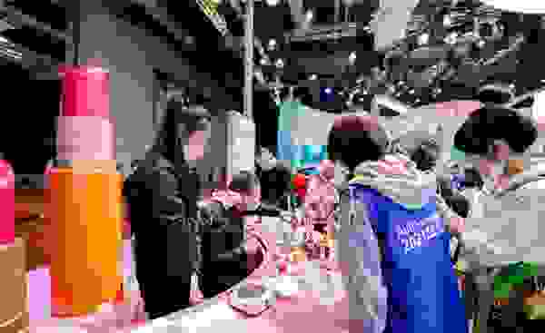 小姐姐上海车展偶遇欧拉朋克猫 国风造型吸睛力MAX