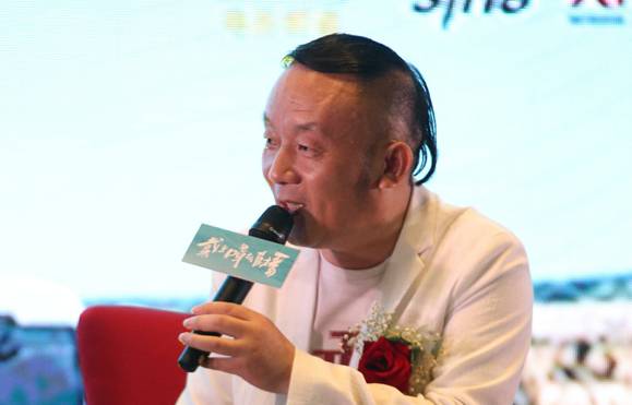 遵循“小正大”原则，林浩首演网大《戴上口罩去直播》昨启幕