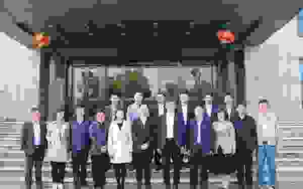 南通大学党委书记浦玉忠一行赴莎普爱思调研，双方将继续深入合作