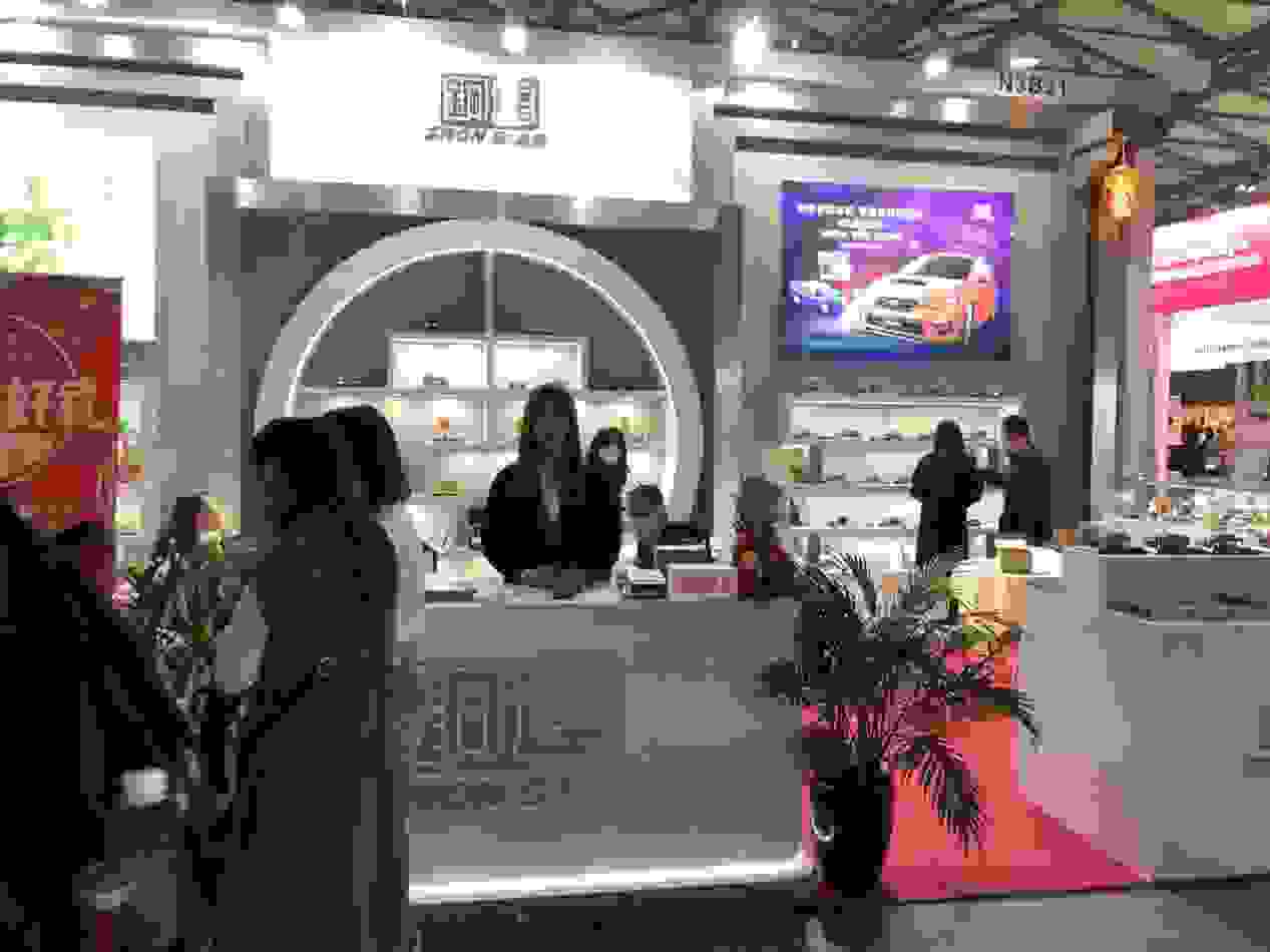 钢达3D金属模玩吸引众多模型爱好者驻足参观