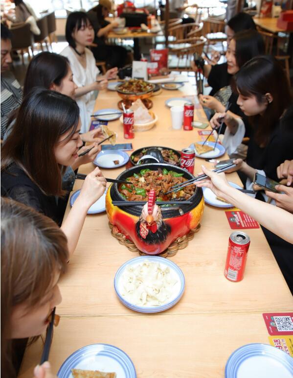 高考季，京城这家餐厅竟然成了聚集地