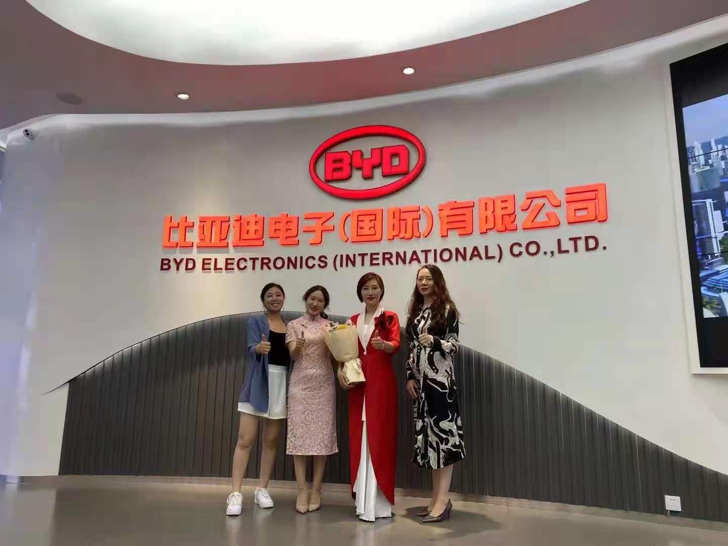 著名心理咨询师张觅音走进企业分享做自己的心理咨询师