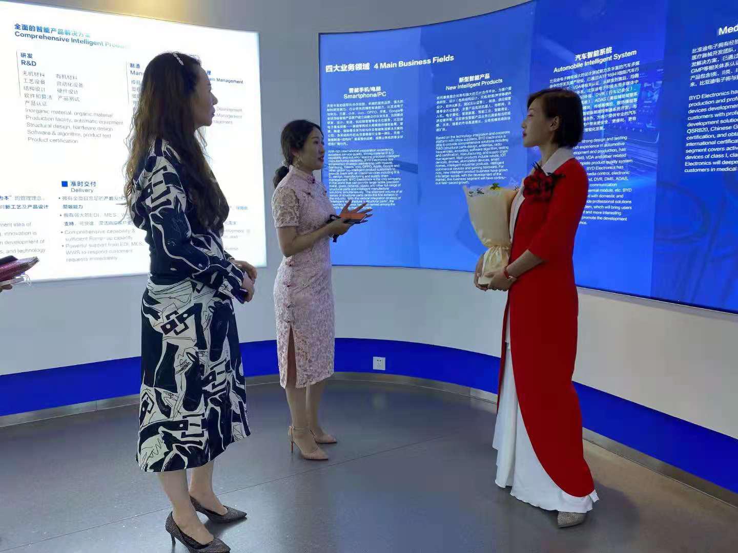著名心理咨询师张觅音走进企业分享做自己的心理咨询师