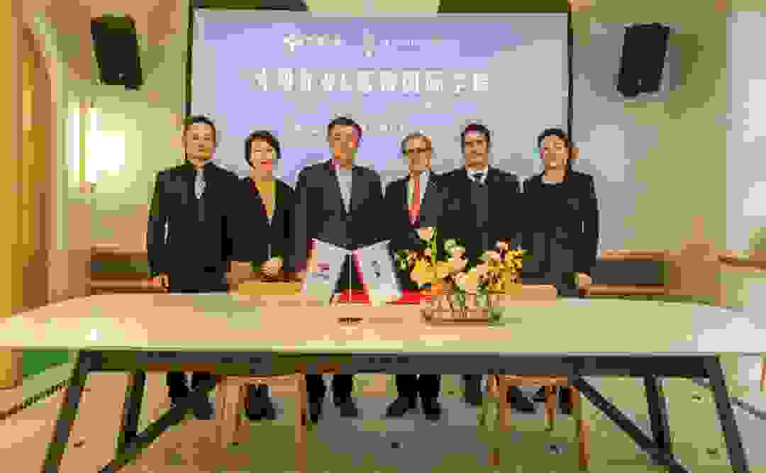 光明乳业与蓝带国际学院达成合作 副总裁贲敏代表签约