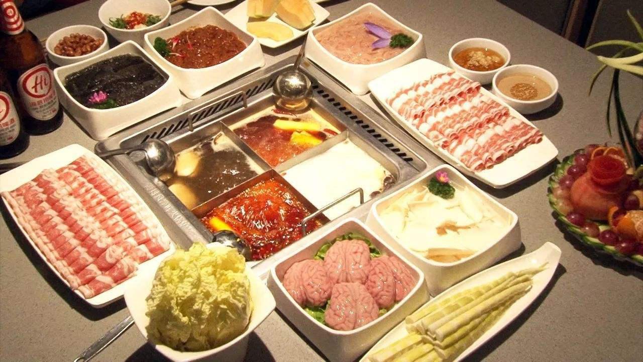男子巧用蟑螂讹诈两家海底捞共1800元,最终被监控发现