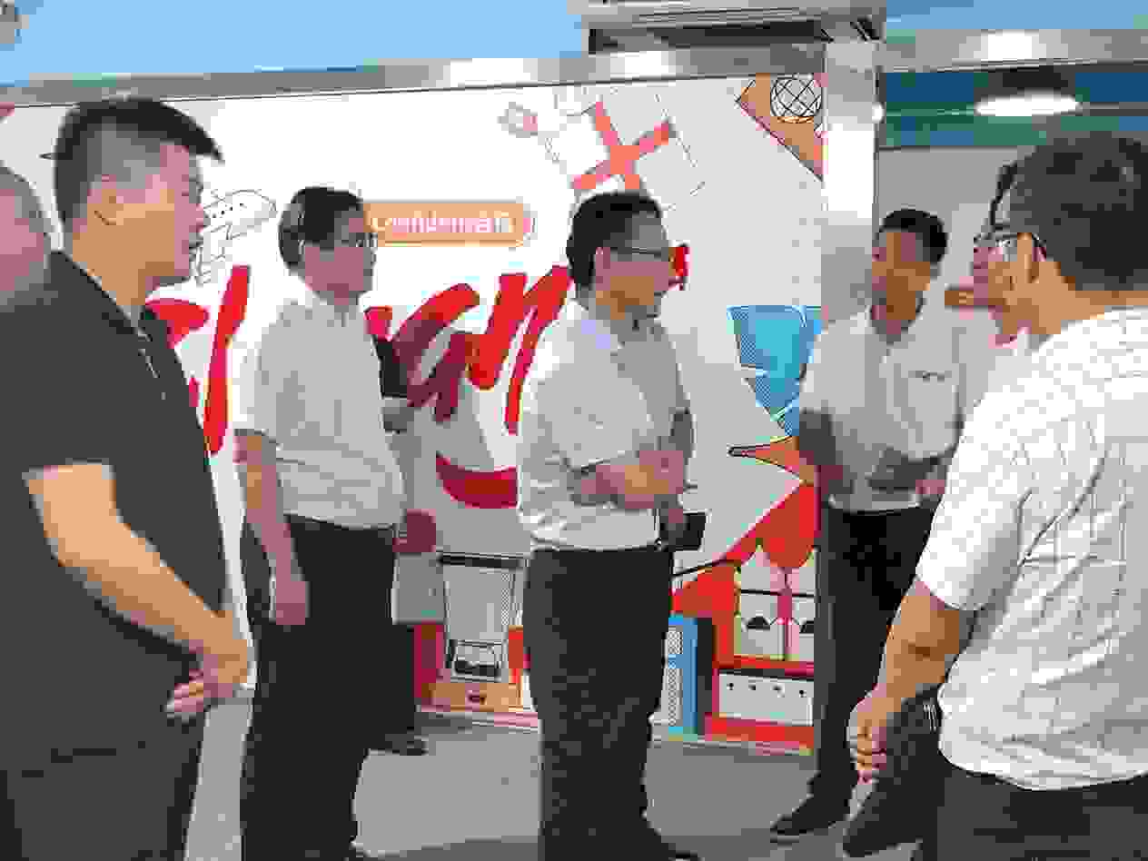 义乌市王市长一行领导莅临全球速卖通义乌服务中心，对其本土化服务给与高度认可！
