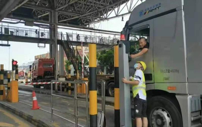 捷易科技健康码人证测温一体机在中国集装箱码头盐田港投入使用
