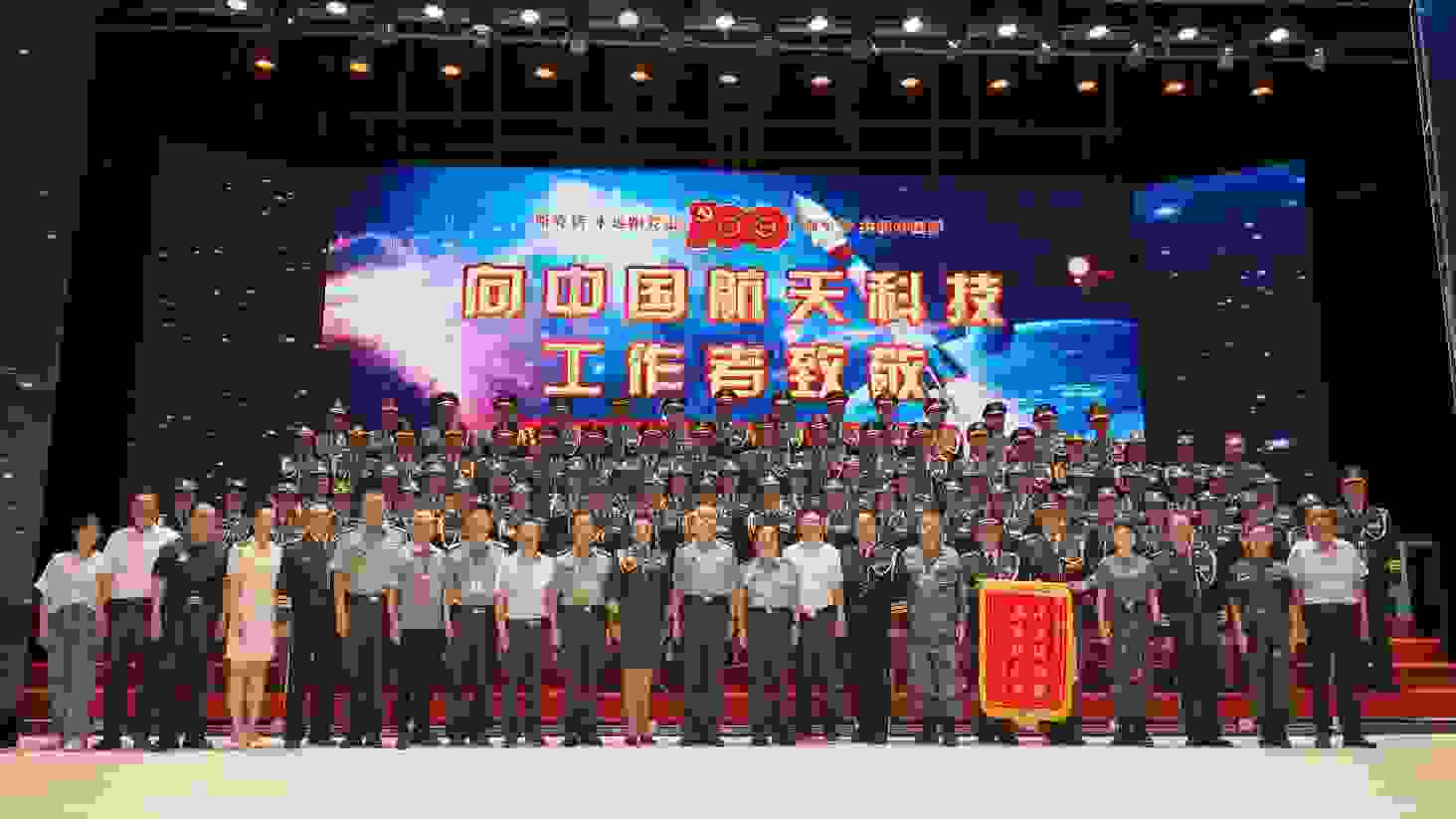 红旗军歌合唱艺术团跨区赴西部战区拥军慰问演出