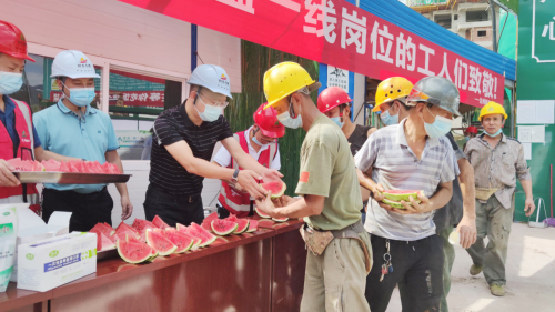 致敬坚守 呵护同行｜阳光大地清凉关怀夏日“筑城者”