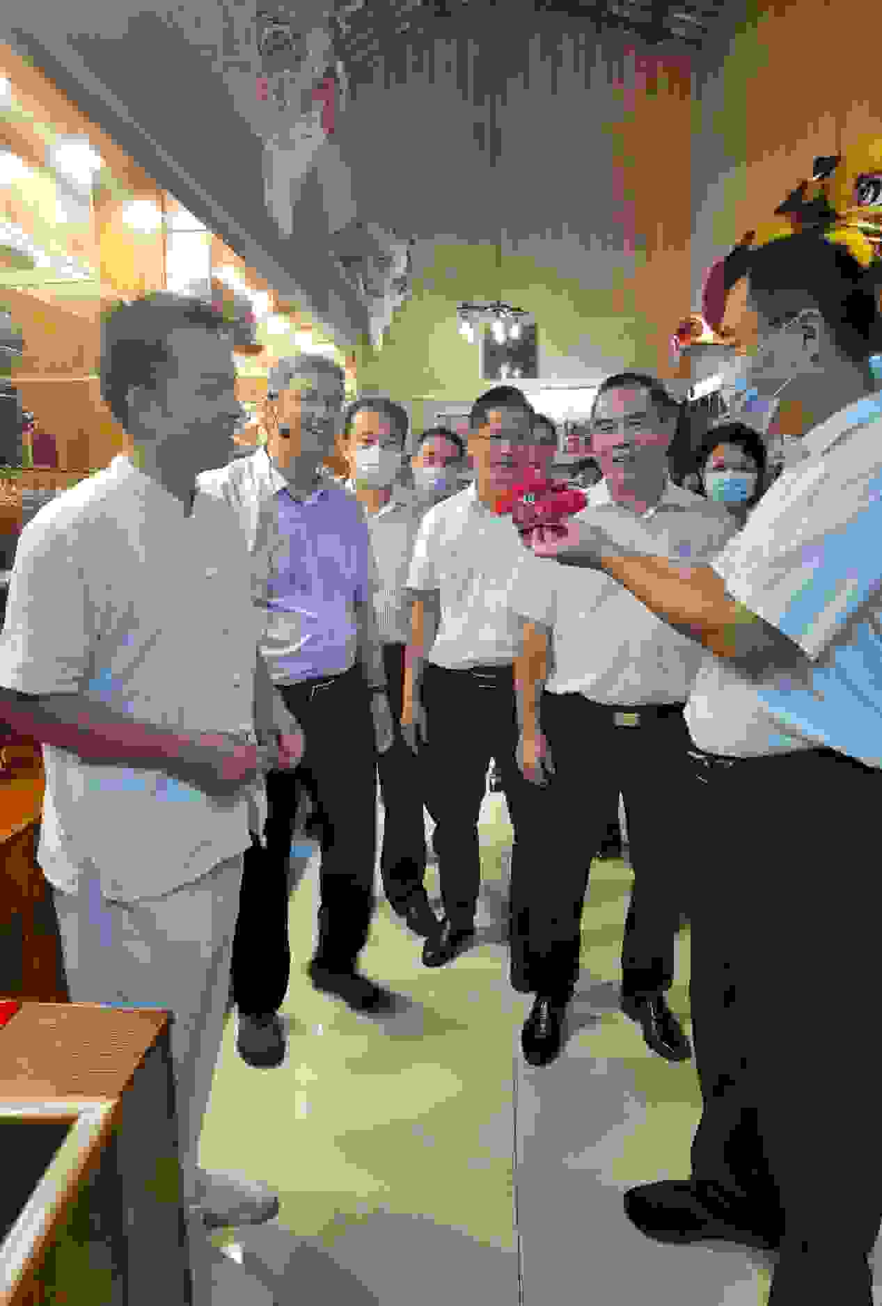 湛江市委书记刘红兵莅临许海龙醒狮作坊