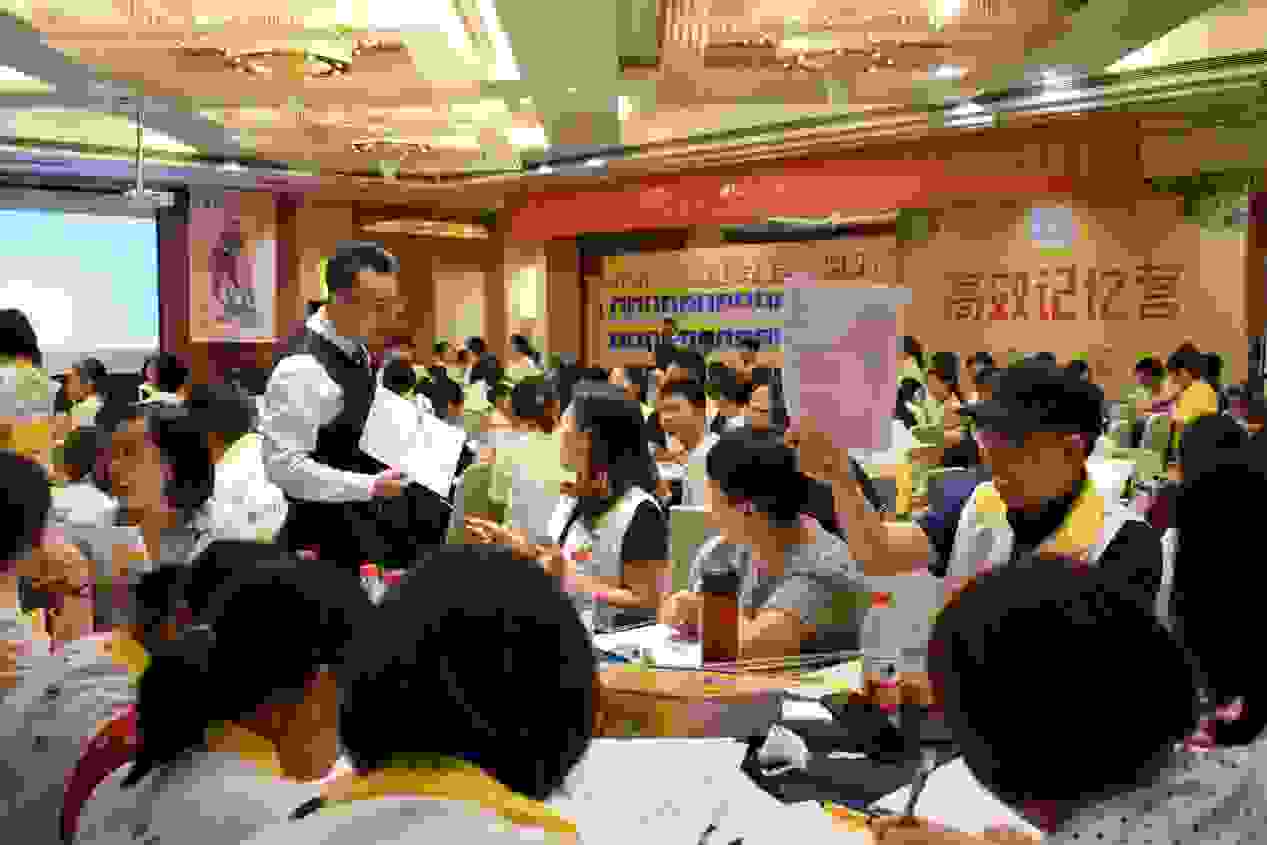 世界记忆大师卢俊呈实力演绎超级演说家赢得各界认可
