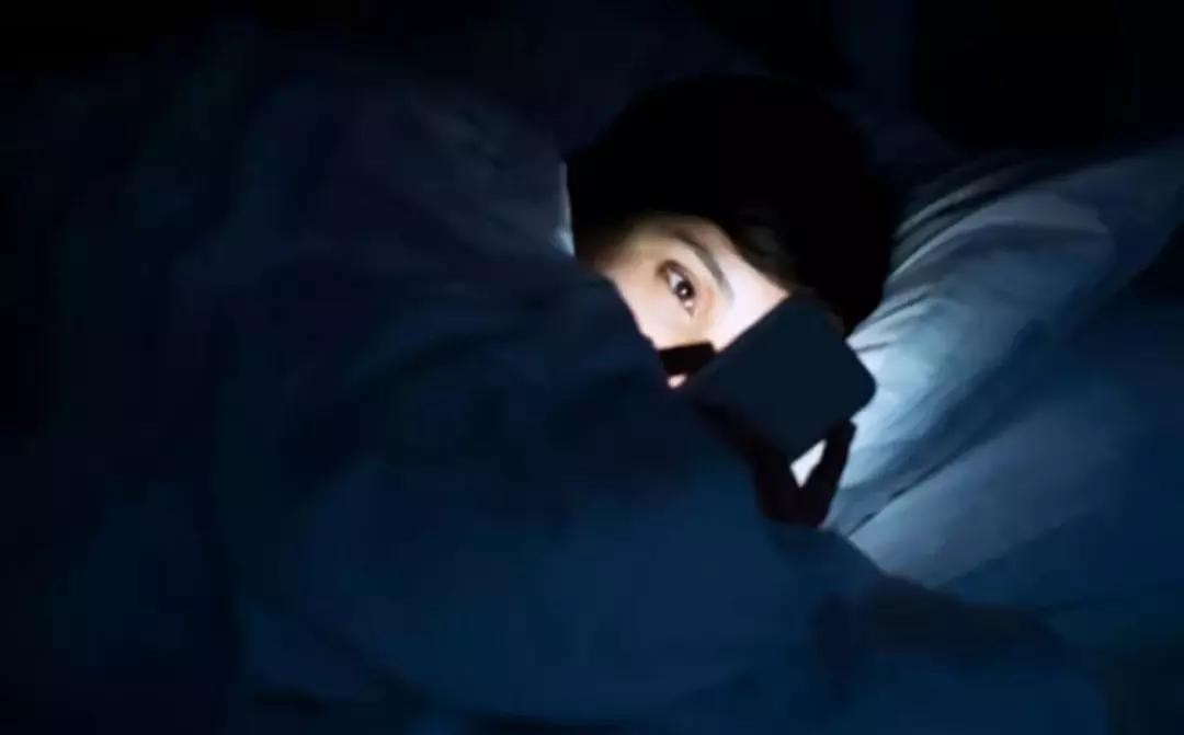 全民熬夜时代 你的肌肤健康谁来守护？