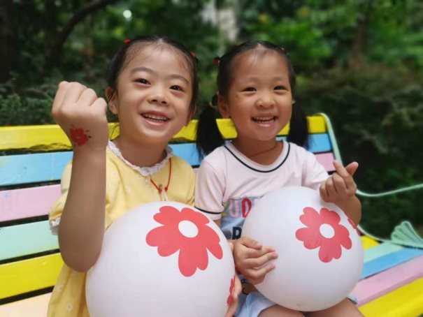 小孩们在玩耍

中度可信度描述已自动生成