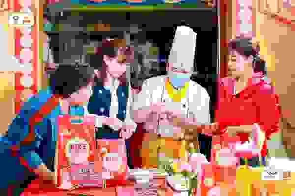 明湖话团圆：金龙鱼金饺子专业饺子粉&amp;大明湖打造中秋泉水饺子宴