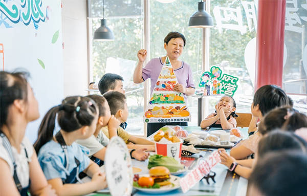 肯德基探秘之旅走进景德镇 瓷上彩绘助力营养均衡