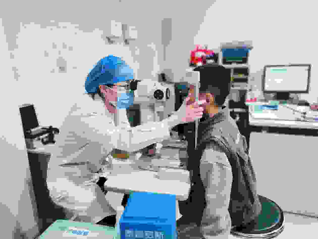 家长迷信“近视治疗仪” 孩子近视度数两年加深500度！