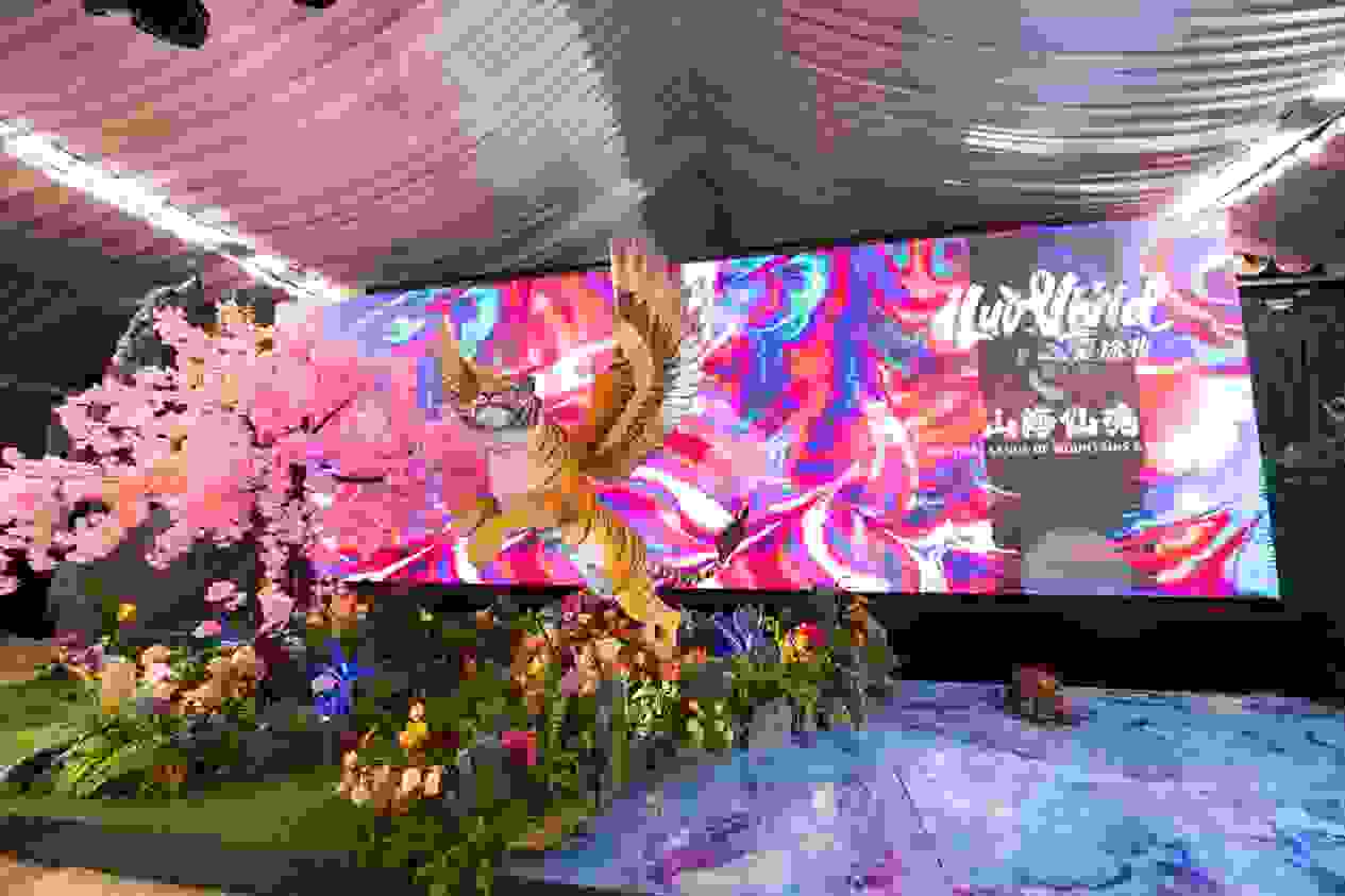 携手推动时尚与色彩设计领域合作创新， BCBGMAXAZRIA与爱涂妆iLuv Vivid推出定制时