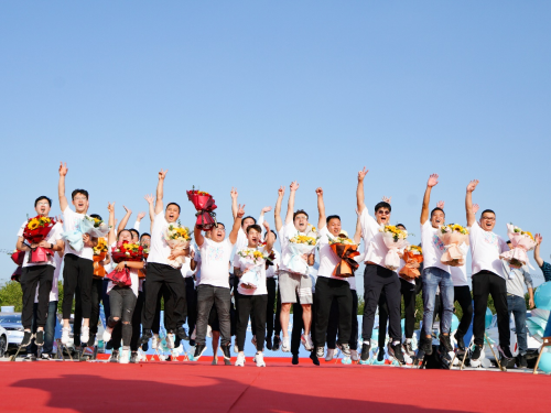 全优驾临耀目登场 艾瑞泽8首批车主正式交付