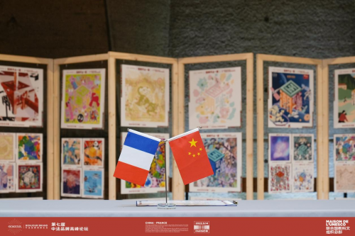 携手爱马仕合作设计师共研家居美学，顾家家居拓宽国潮新边界