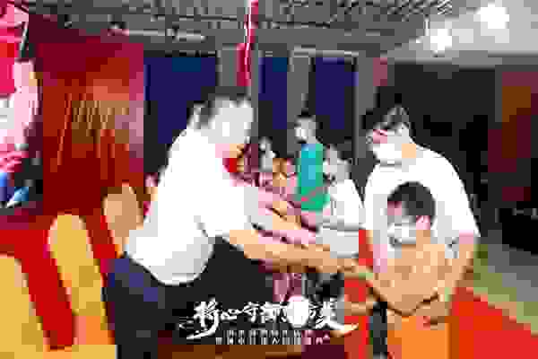 真情帮扶贫困户，红色“小将”暖人心