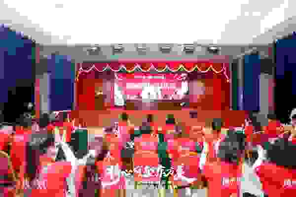 真情帮扶贫困户，红色“小将”暖人心