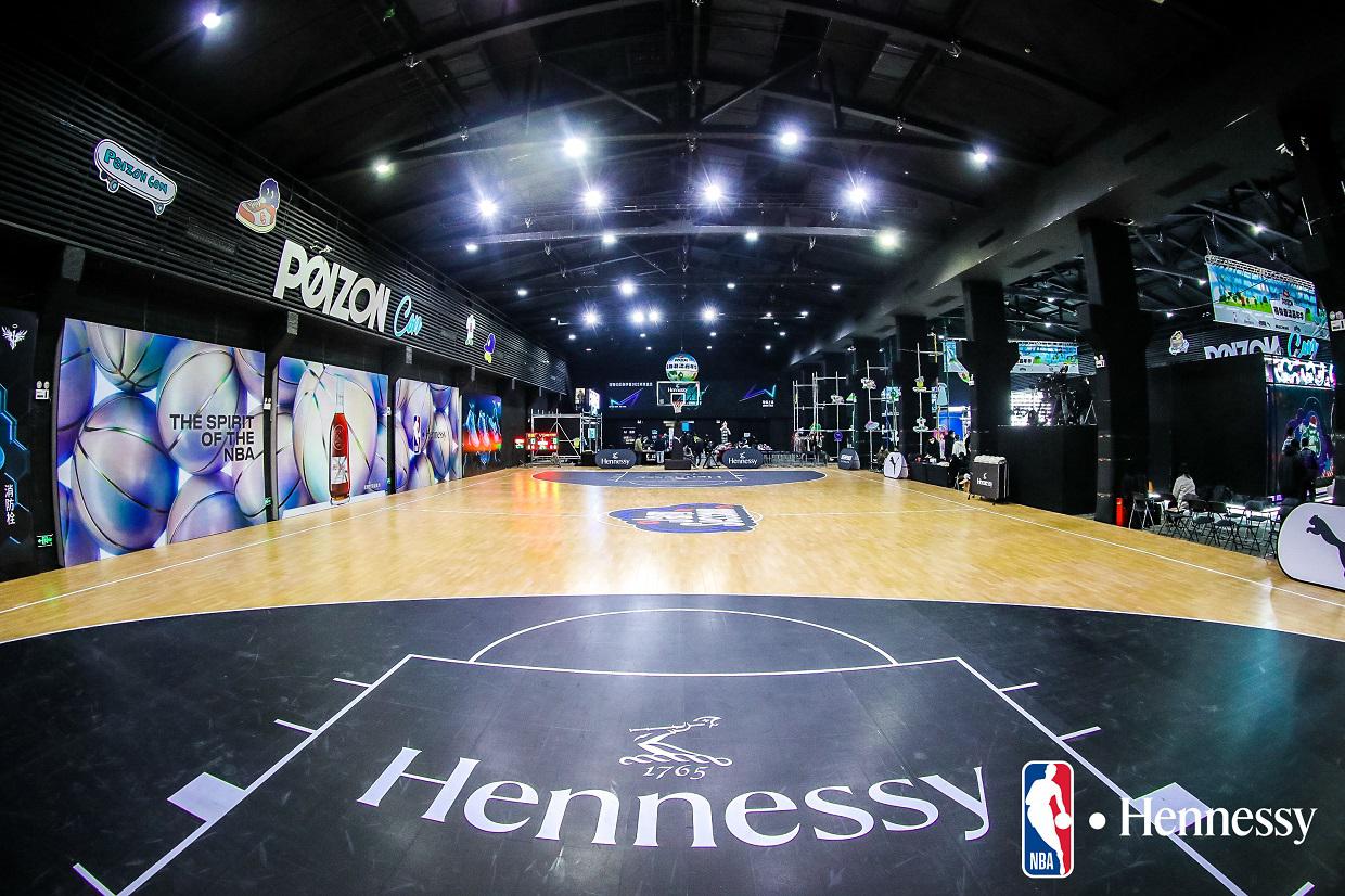 轩尼诗助力得物潮流嘉年华上海站 NBA Jam Session中国首秀上演圣诞篮球对决