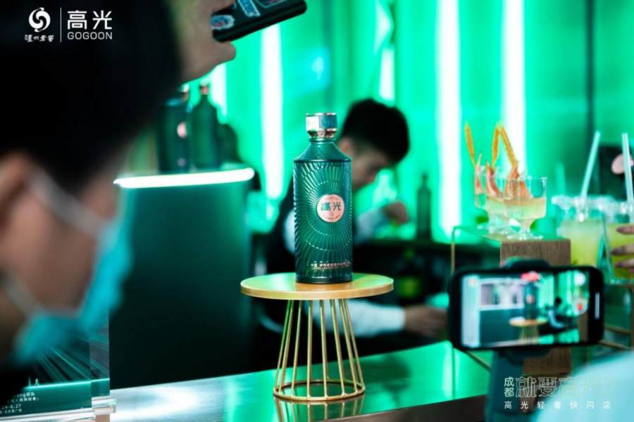 引领轻奢消费趋势，新轻奢主义白酒“高光”花式扩大朋友圈