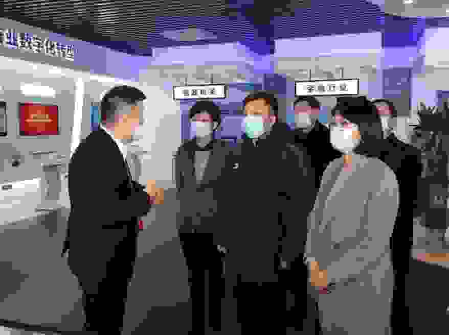 无锡市委书记杜小刚等领导一行莅临华云数据调研：为无锡现代化建设插上“数字翅膀”