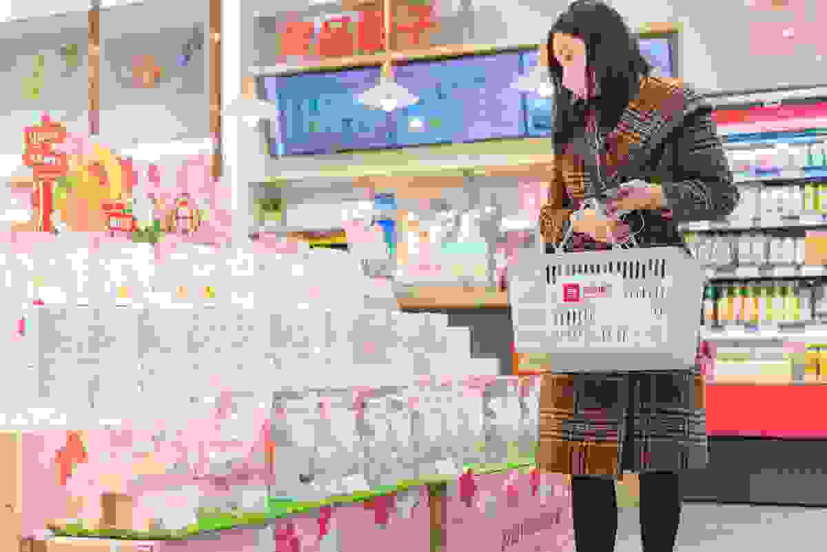 良品铺子樱花季新品“清甜”上市，高颜值文创受追捧