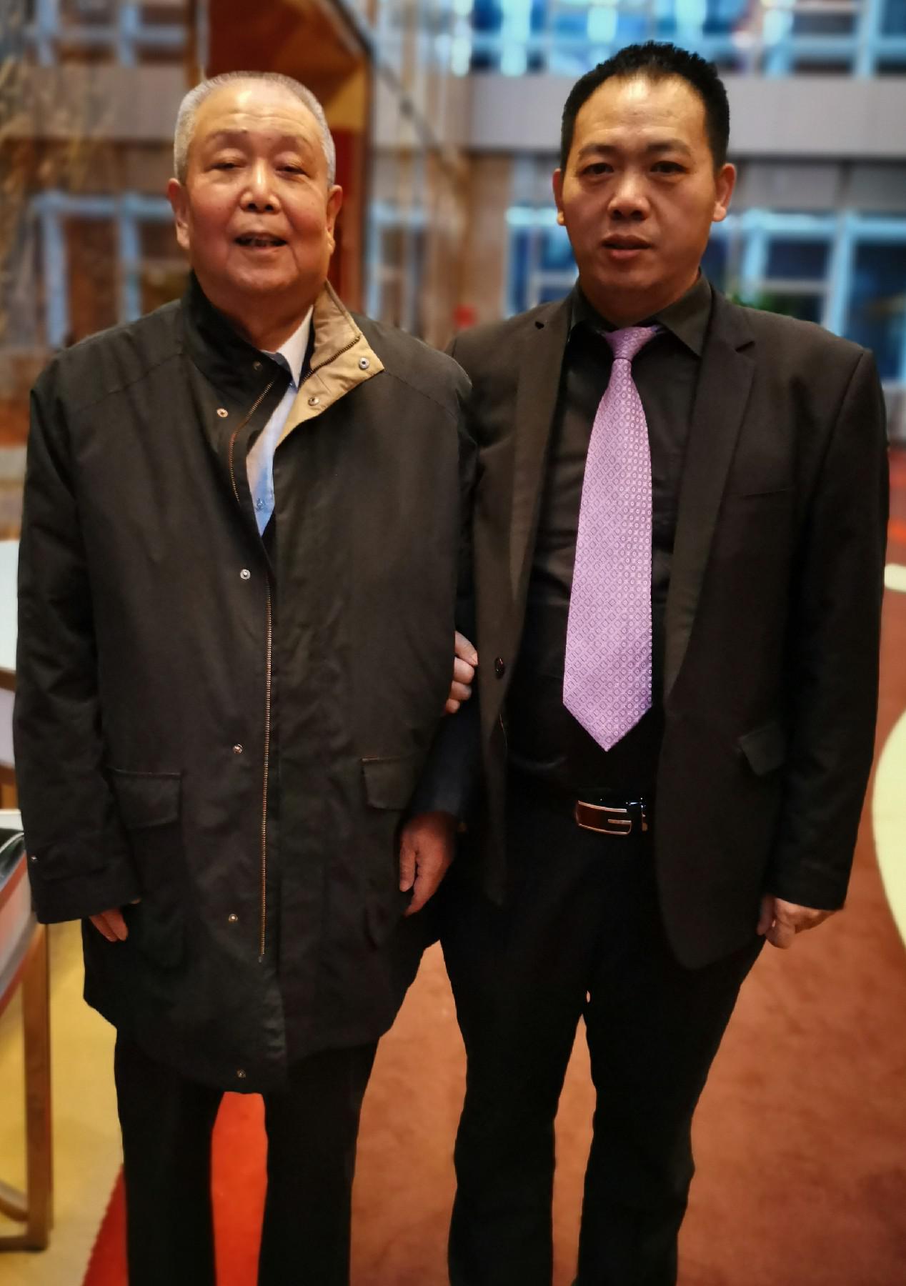 同教育部副部长张天保合影.jpg