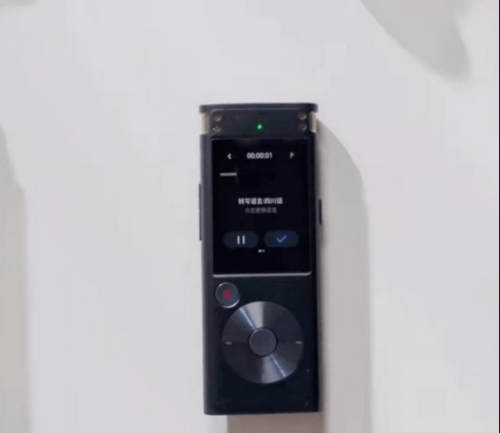 科大讯飞智能录音笔设计精巧配置高端，让会议记录变得简单又高效