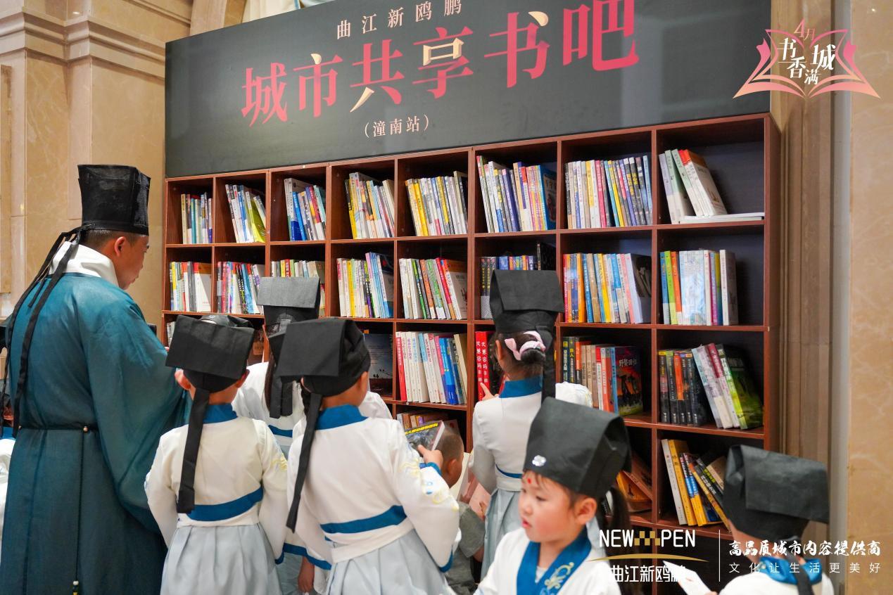 共享图书馆、流浪图书、荧光夜市...世界图书日还有这么多种打开方式