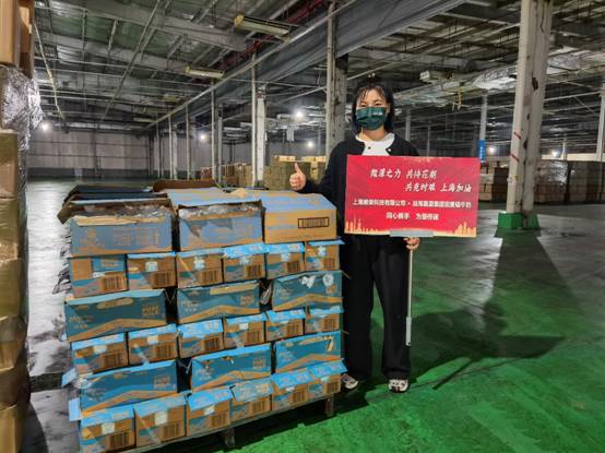 同心守“沪”共待花期，纽麦福爱心捐赠4000份牛奶