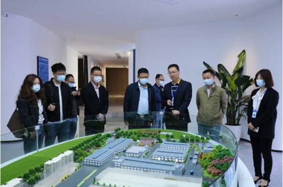 省工信厅信息技术发展处处长黄思齐莅临固达开展数字化转型调研