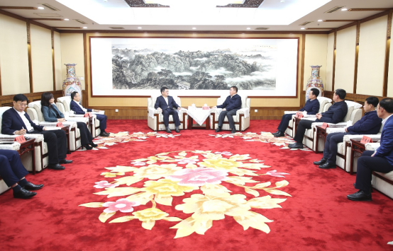 内蒙古自治区党委常委、呼和浩特市委书记包钢 会见中粮集团副总裁、蒙牛集团董事长陈朗一行