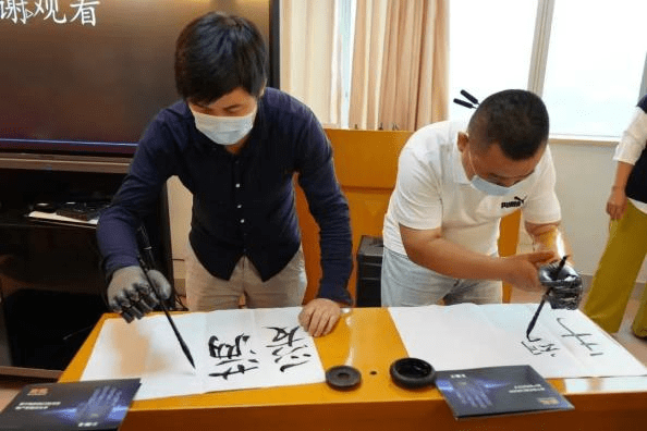 科技助残温暖人心 BrainCo强脑科技智能仿生手助力残疾人重拾生活信心