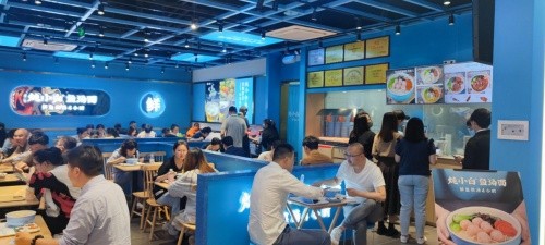 炖小白鱼汤面新店开业场面火爆！门店升级带来业绩飞跃！